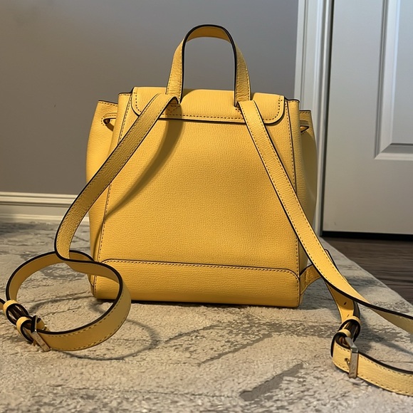 Kristi Medium Flap Backpack baby yellow - Picture 2 of 6